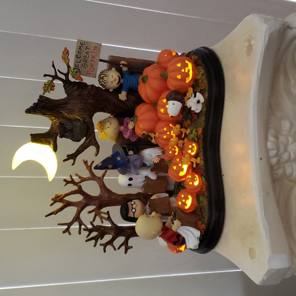 Danbury Mint Welcome Great Pumpkin Snoopy Peanuts Gang Lighted Display Collector